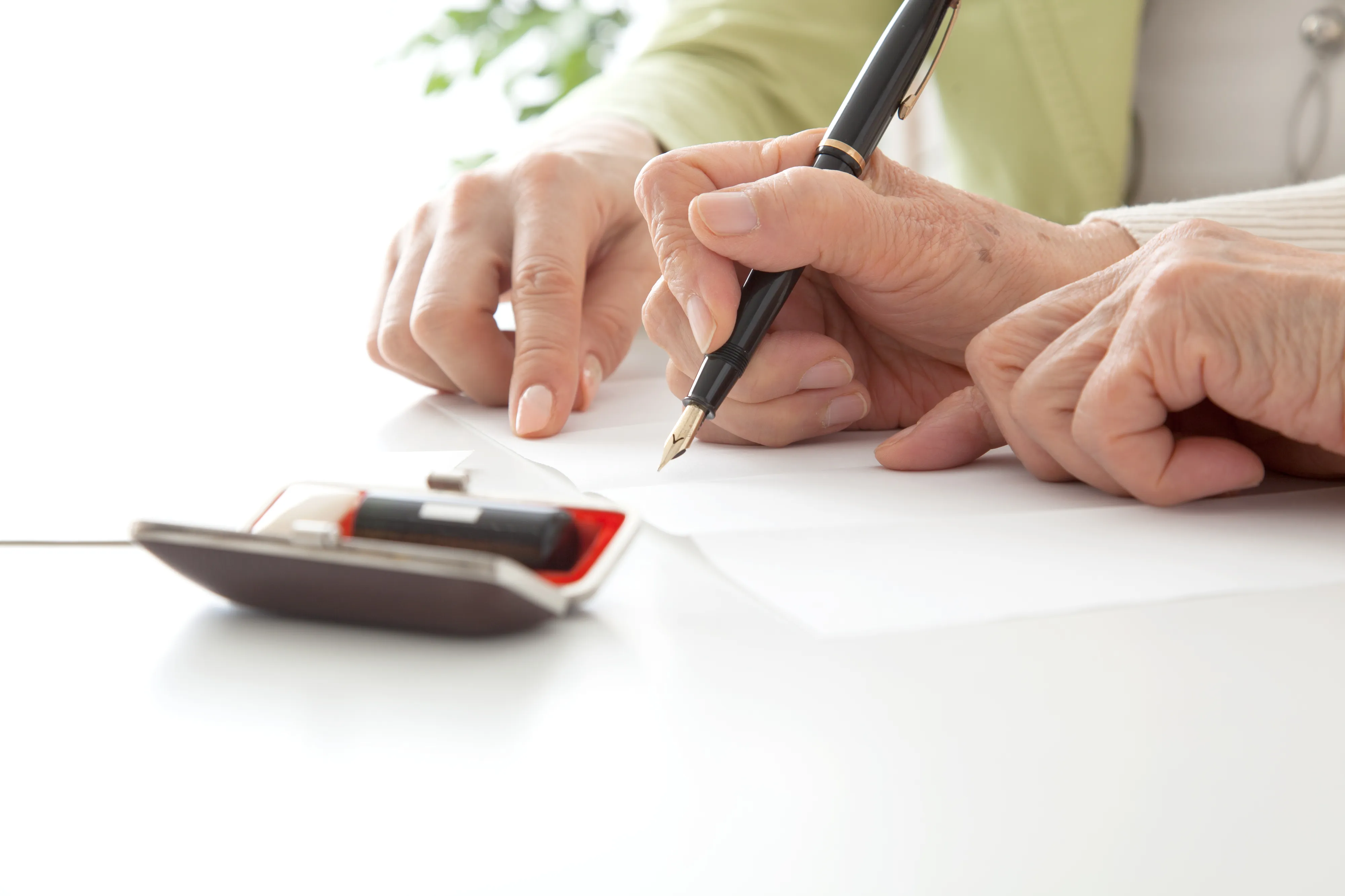 pixta_20840586_L 不備がなく、確実に遺言を実行できる